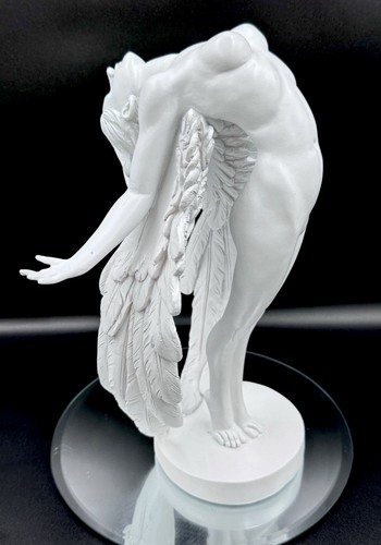 Statuina angelo astratto