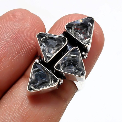Anello con pietre preziose