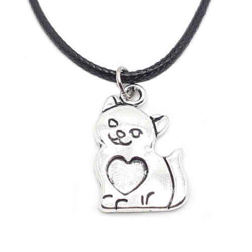 Collana nera con ciondolo
