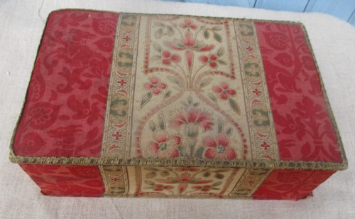 Boîte ancienne couture - à,