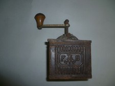 Vecchio macinino tre spade F B