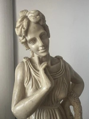Statua dea greca polvere - , di