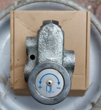 REGOLATORE DI FLUSSO PRIORITARIO COMPENSATO BARICAMENTE 