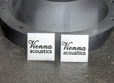 2 loghi / distintivi in