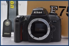 Fotocamera Nikon F75 D con