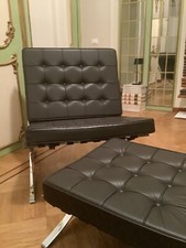 Poltrona e Pouf modello Barcelona Mies Van Der Rohe 