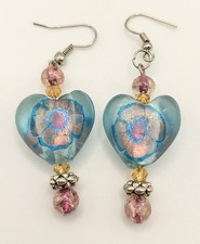 ORECCHINI "CUORE DI VETRO BLU", CUORICINI  CON margherita a DECOUPAGE BOHO CHIC.