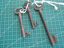 Lotto di tre chiavi d'epoca
