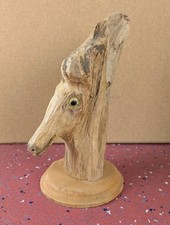 Cavallo montato in legno alla