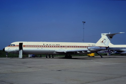 RE757_YR-BCK_TAROM_BAC-111-525