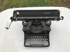 Macchina da scrivere Olivetti
