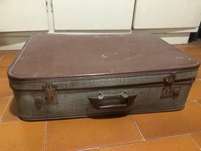 Antica valigia di cartone e