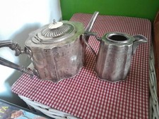 antica teiera in peltro