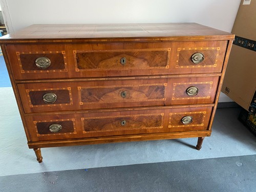 Antico elegante cassettone - ed,