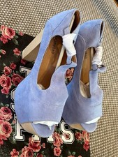 Scarpe retrò nuove con