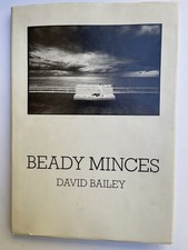 J. Binet: Beady Minces. Fotografie di David Bailey.