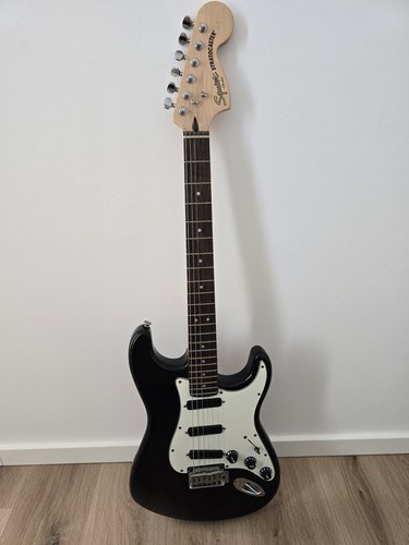 Squier stratocaster fender - squier,