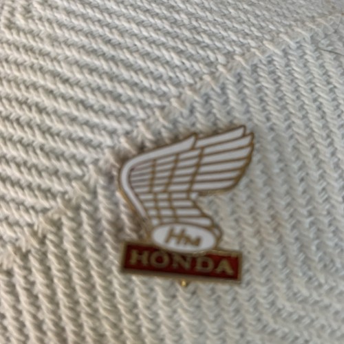 Honda motorcycle pin - , badge