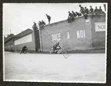 Fotografia motociclismo piloti Masserini e Balzarotti in gara - Alessandria 1940