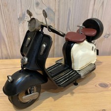 Moto giocattolo in latta