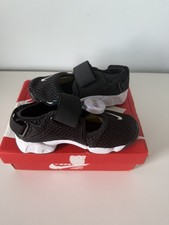 Nuove scarpe da ginnastica