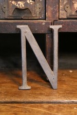 Insegna commerciale industriale vintage metallo "N" nome iniziale cassetta postale 4" bigiotteria old