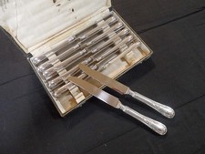 12 COUTEAUX  A ENTREMET