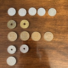 LOTTO DI 14 MONETE GIAPPONESI YEN D'EPOCA MISTA. come in Foto