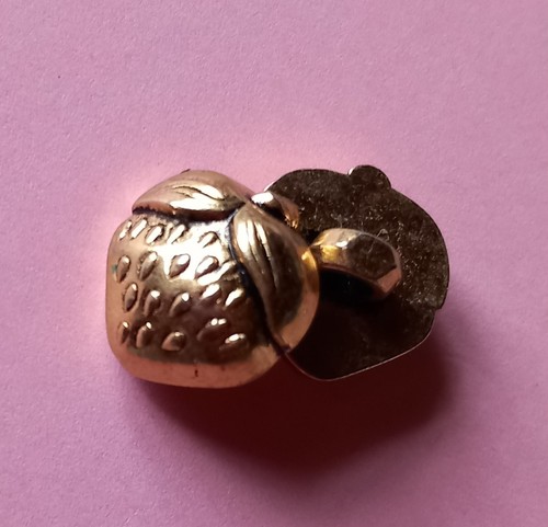 Anciens boutons fraise - 50,