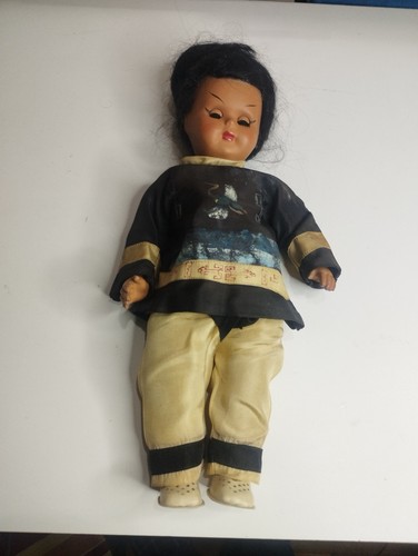 Bambola vestita con costume - con,
