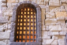 FINESTRA-PORTA CON GRATA ANTICHIZZATA PER PRESEPE, MINIATURE