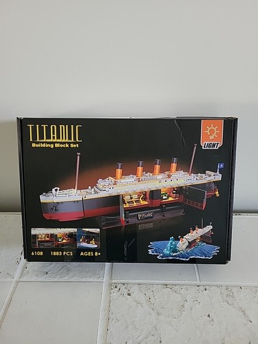 Titanic 1883 pcs building - titanic,