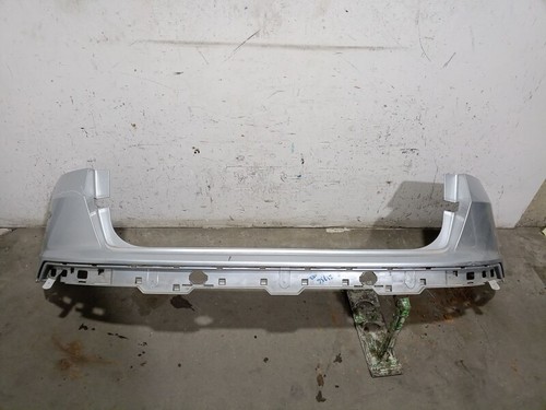 575807421 paragolpes trasero