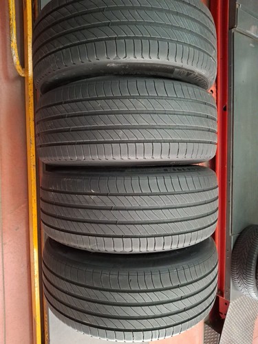 Pneumatici 235 r18 - 4,