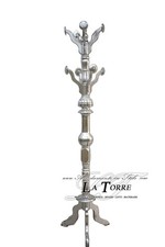 Appendi abiti uomo morto