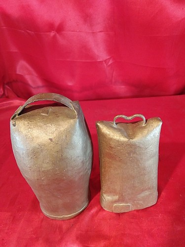 Antiche grandi campane mucca - campane,