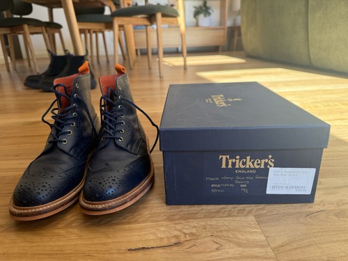Tricker end clothing stow - clothing,