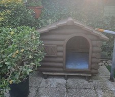 Cuccia per cani da esterno in Resina Marrone Tronchetti