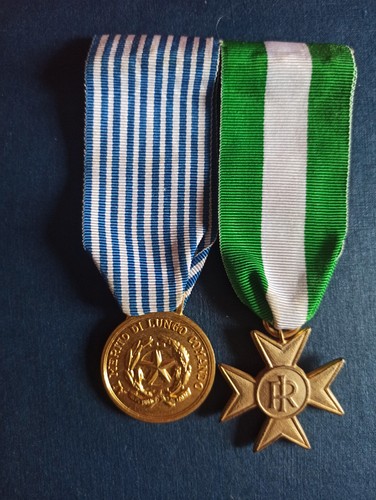 Due medaglie militari lungo - due,