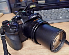 Panasonic LUMIX DMC-FZ300 12,1 Mpix Appareil Photo Bridge - Noir - En panne