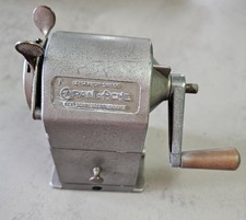 Caran d'Ache Temperamatite da Tavolo a Manovella  Grigio