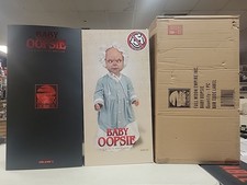 Baby Oopsie FULL MOON Horror 1:1 Replica BAMBOLA in scatola Puppet Master NUOVISSIMA 