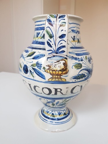 Due antiche brocche - , da