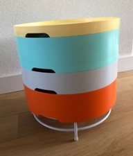 Tavolo rotondo contenitore in plastica multicolore IKEA design Richards, Brill W