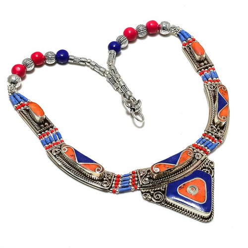 Collana con pietre preziose