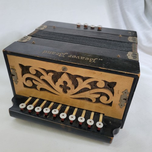 Fisarmonica antica marca
