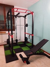 Rack palestra usata con barra per lat machine e pesi di vario calibro in ghisa