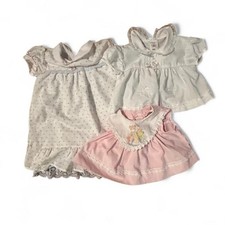 Lotto di tre vestiti e due