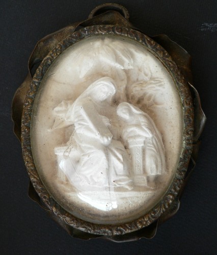 Antico ovale con scultura - , in