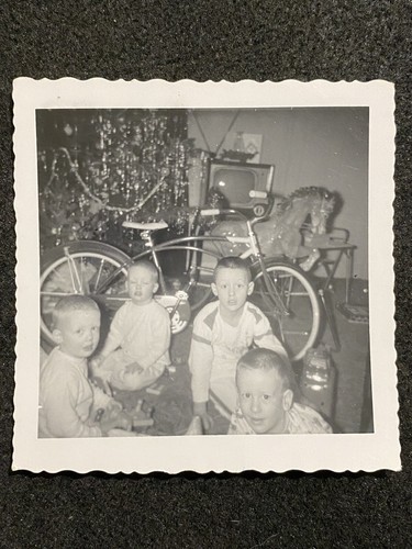 Bambini con bicicletta - , a